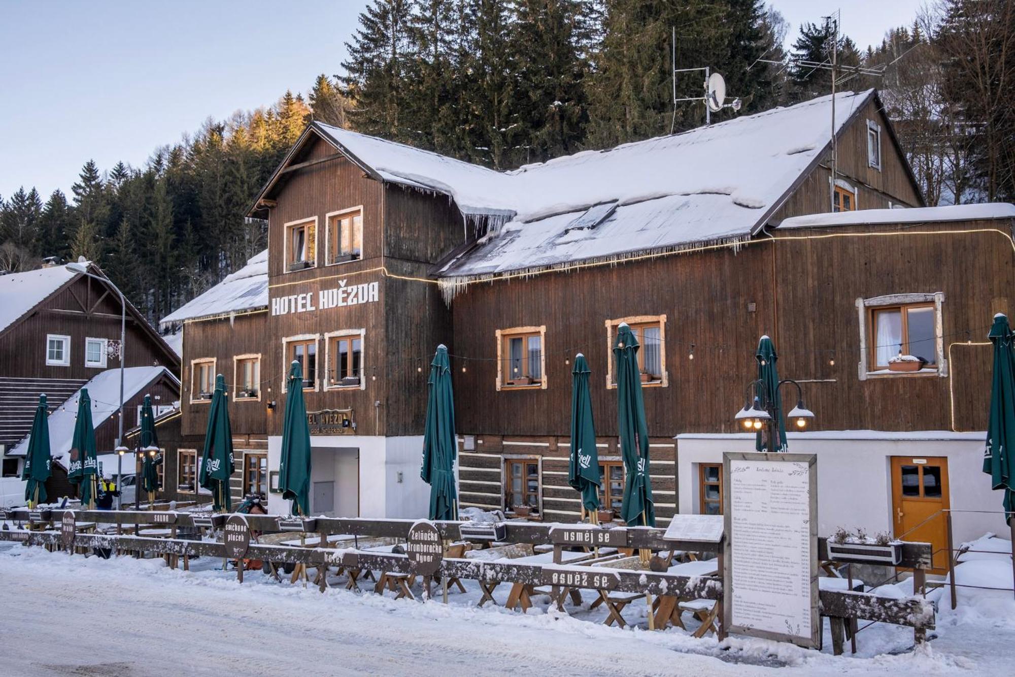 Hotel Hvezda Pec pod Snezkou Luaran gambar