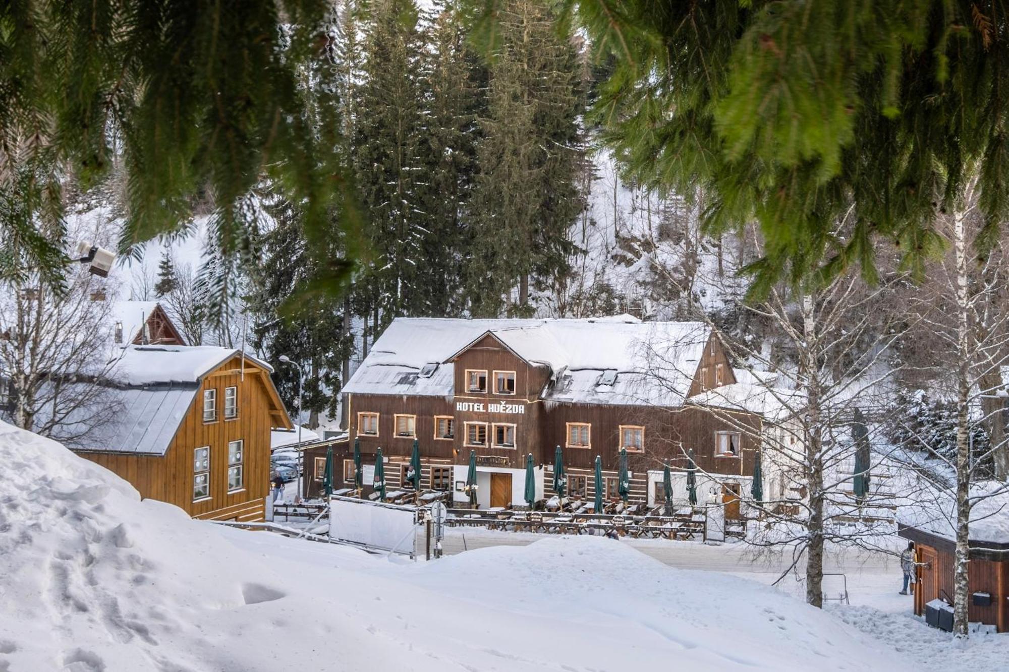 Hotel Hvezda Pec pod Snezkou Luaran gambar