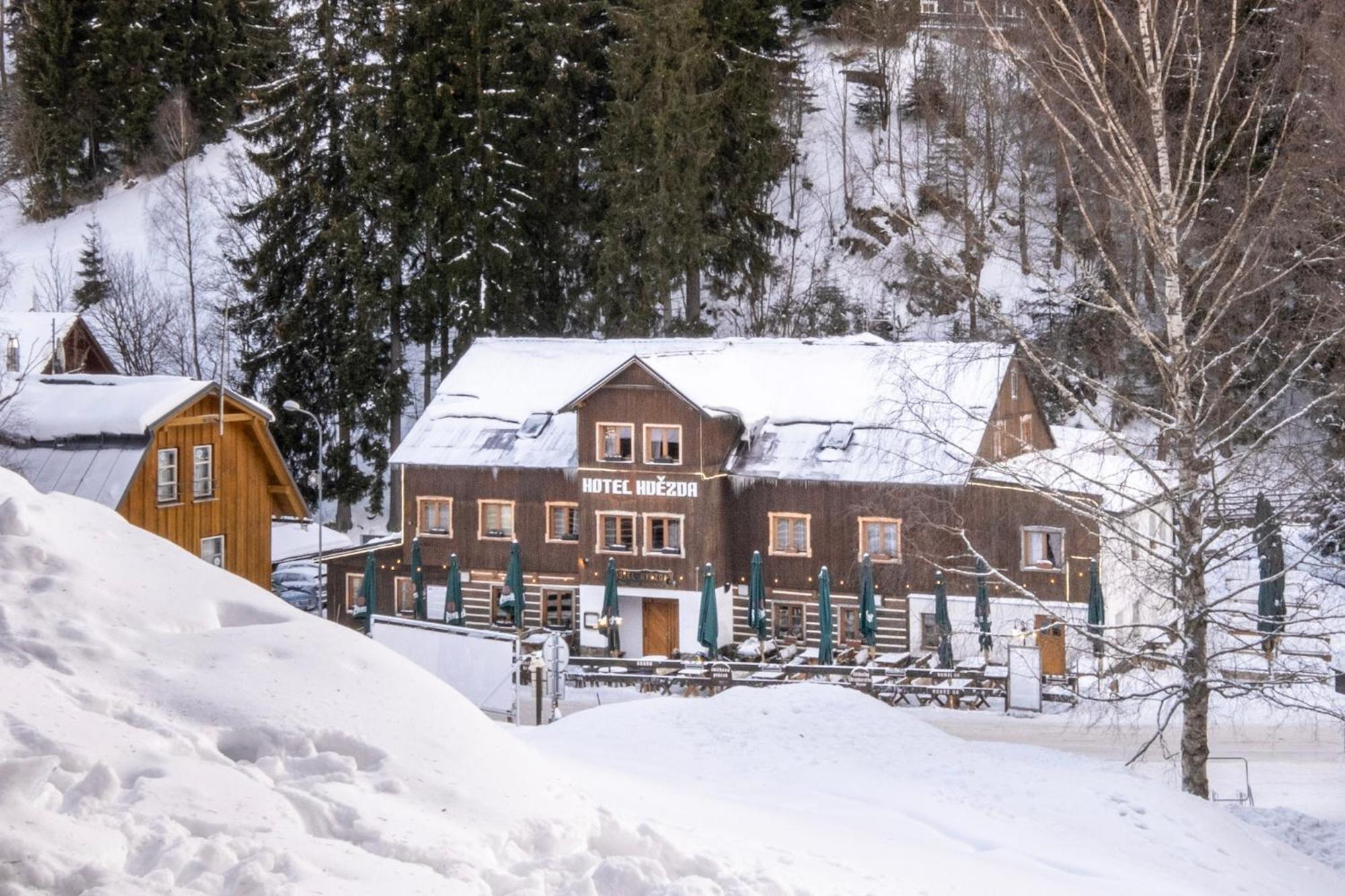 Hotel Hvezda Pec pod Snezkou Luaran gambar