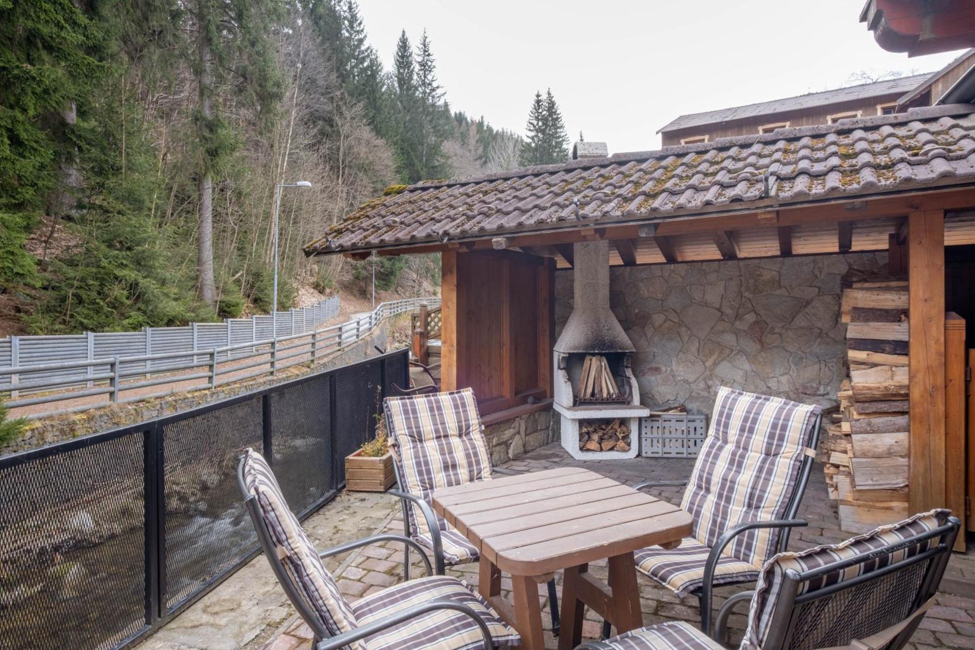 Hotel Hvezda Pec pod Snezkou Luaran gambar