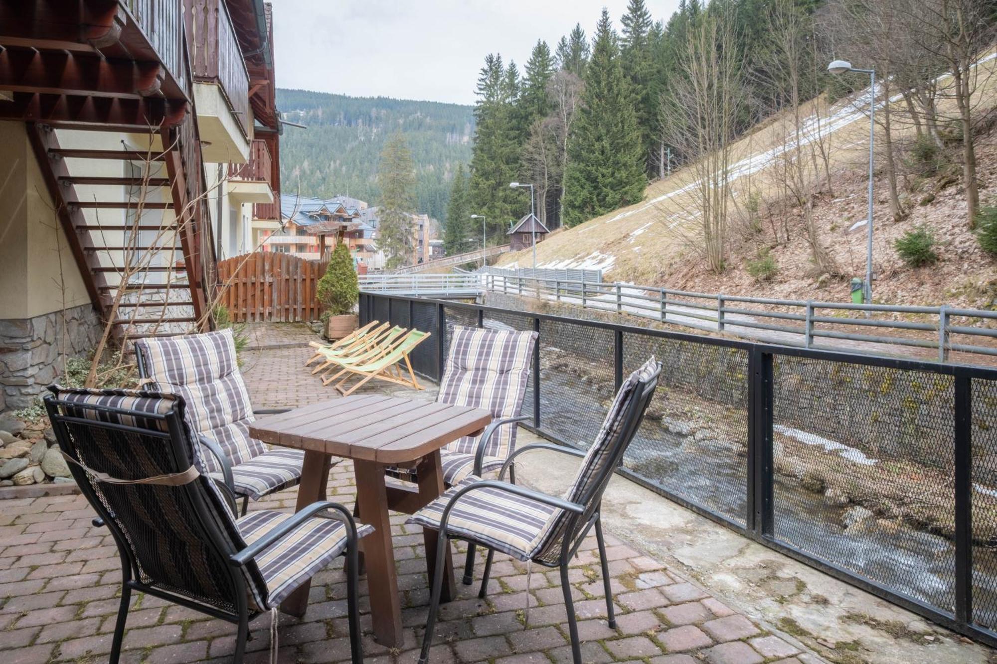 Hotel Hvezda Pec pod Snezkou Luaran gambar