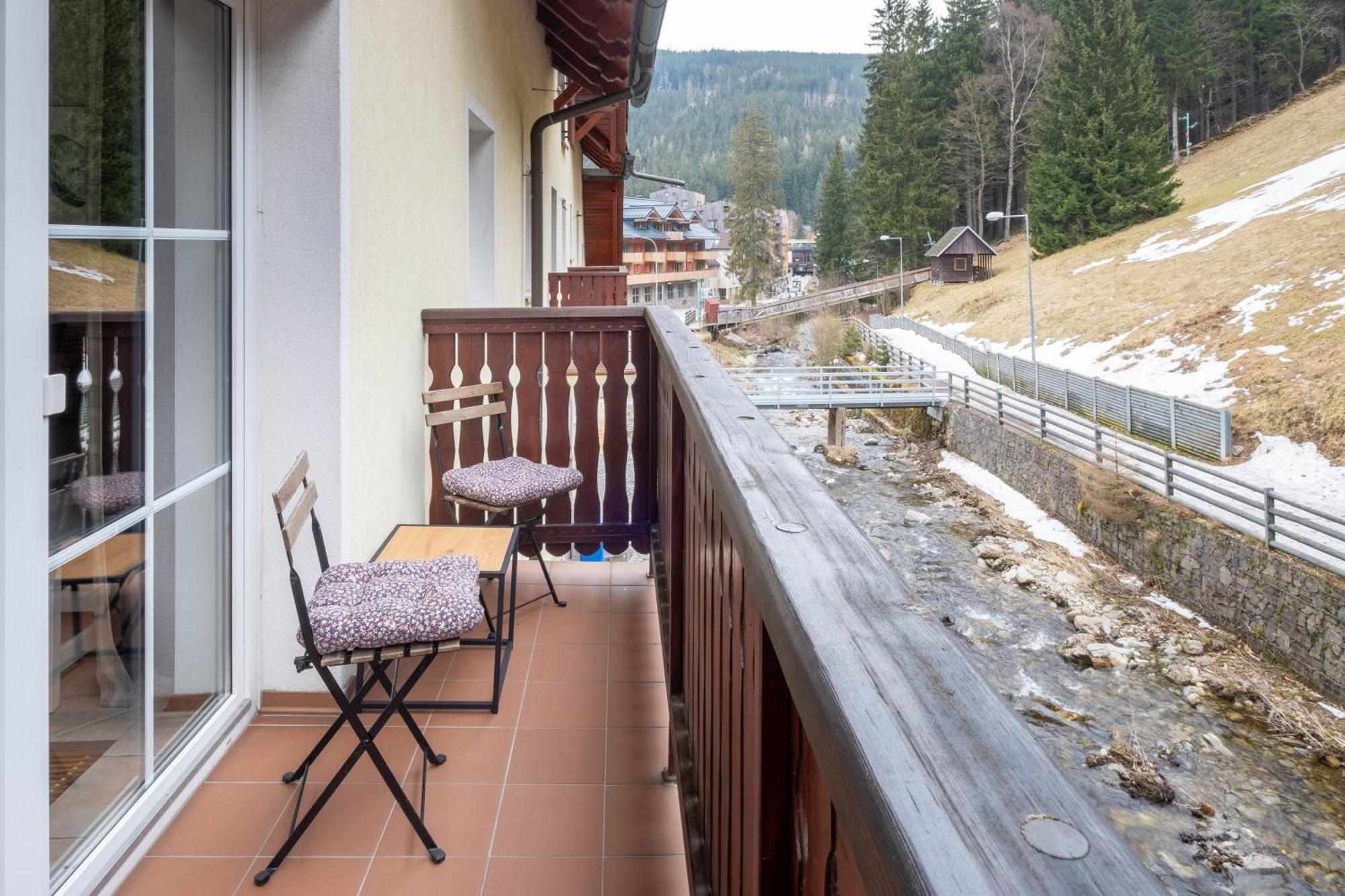 Hotel Hvezda Pec pod Snezkou Luaran gambar