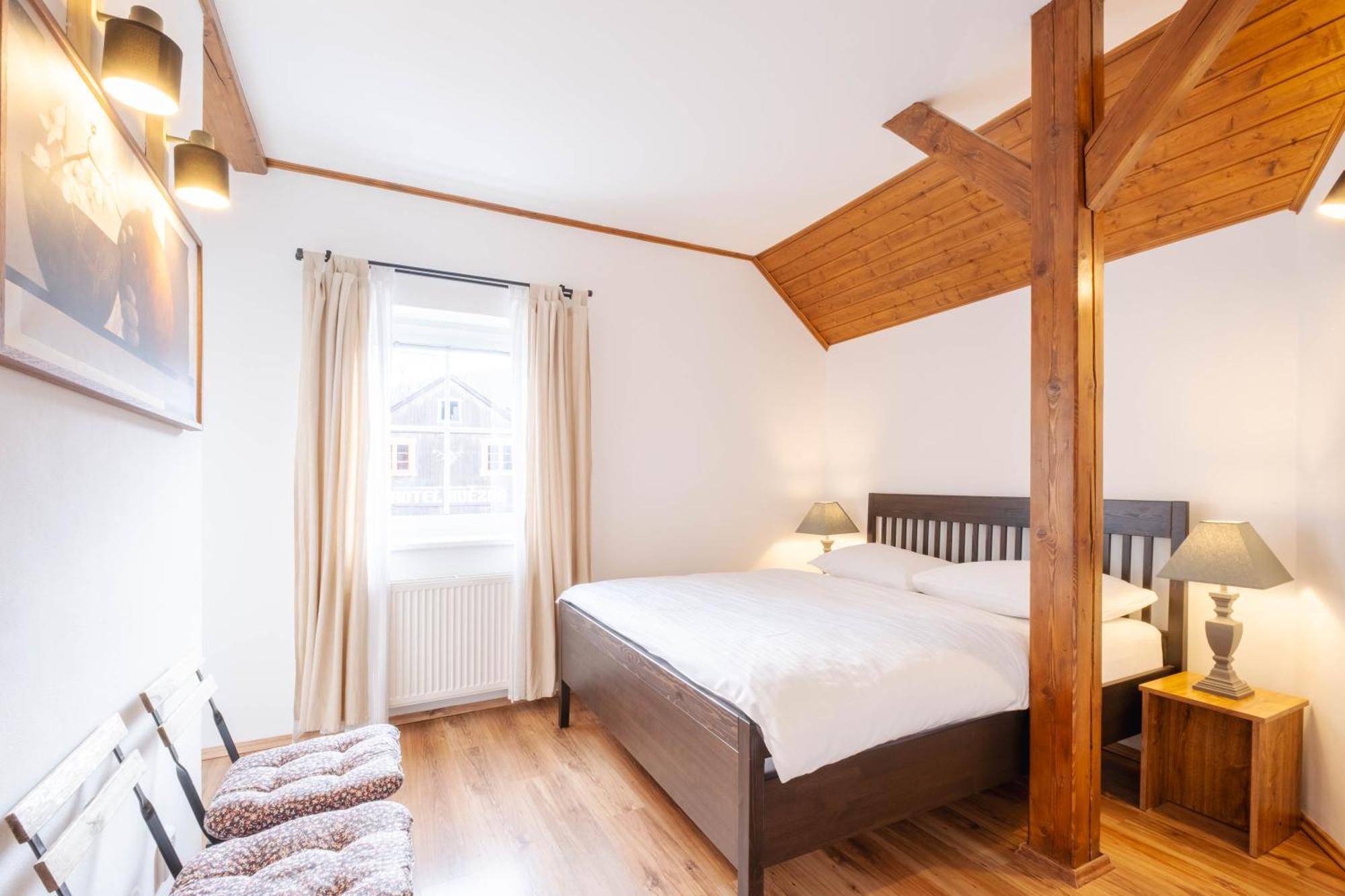 Hotel Hvezda Pec pod Snezkou Luaran gambar
